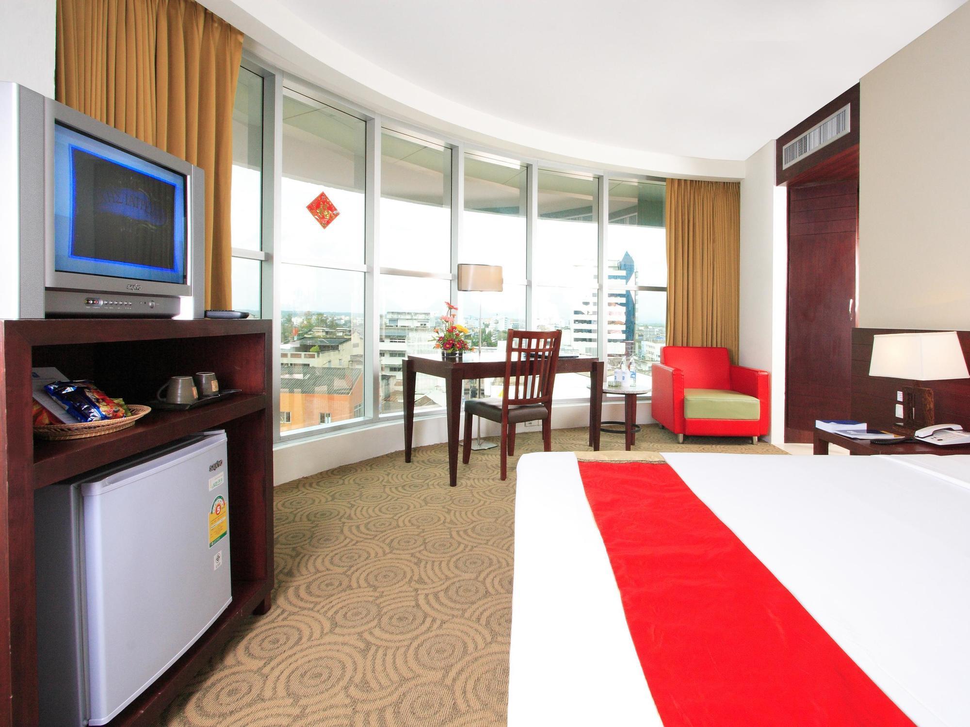 Hotel Golden Crown Grand 3*